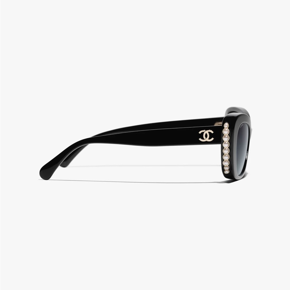 Chanel cat eye Sunglasses + case